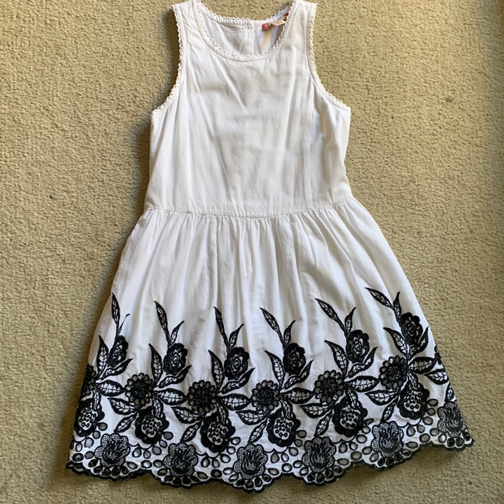 Super cute white summer dress with black cut out embroidery at the bottom